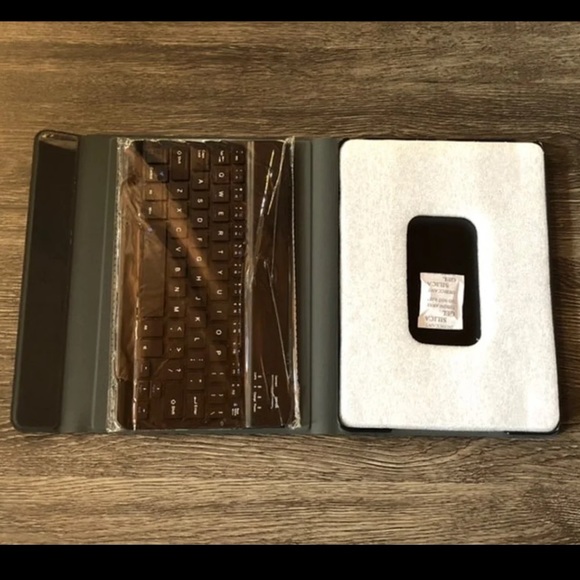 Tablet Keyboard Case - Picture 5 of 7